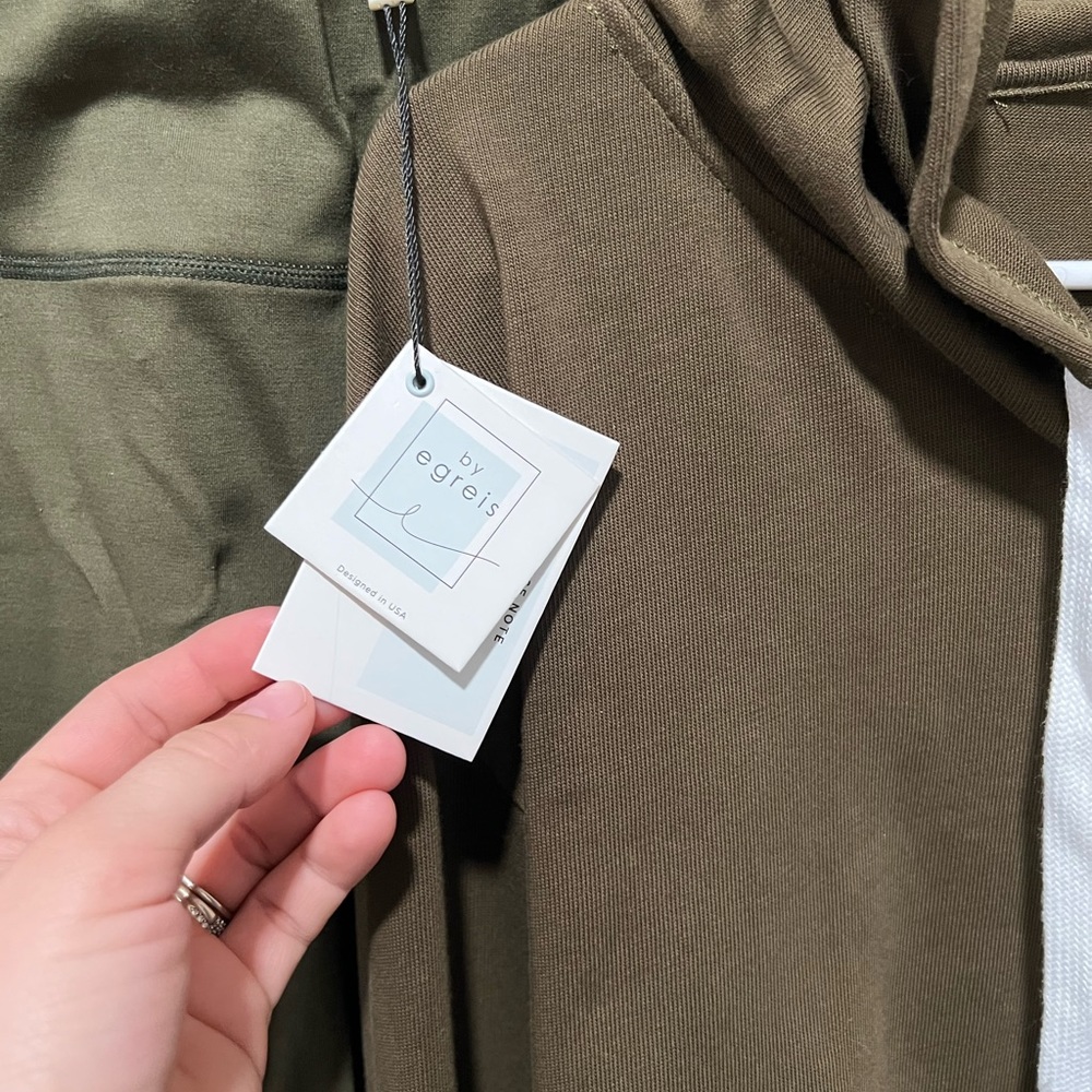 BRAND NEW BY EGREIS CROP TOP & BIKER SHORTS SET